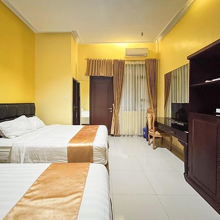 Kartika Hotel Syariah Pacitan Mitra Reddoorz ภายนอก รูปภาพ