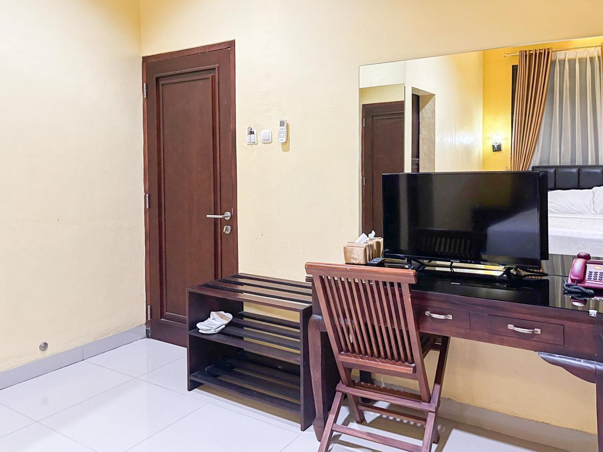 Kartika Hotel Syariah Pacitan Mitra Reddoorz ภายนอก รูปภาพ