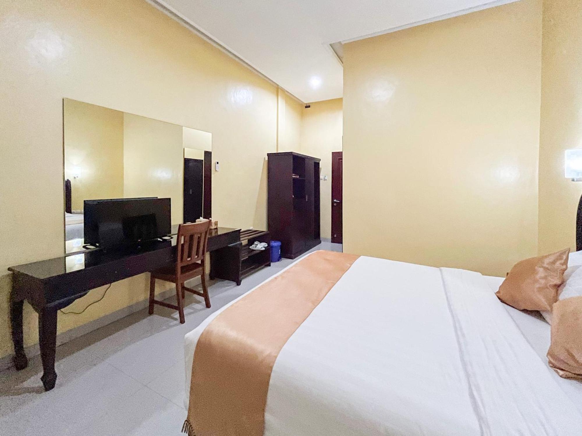 Kartika Hotel Syariah Pacitan Mitra Reddoorz ภายนอก รูปภาพ