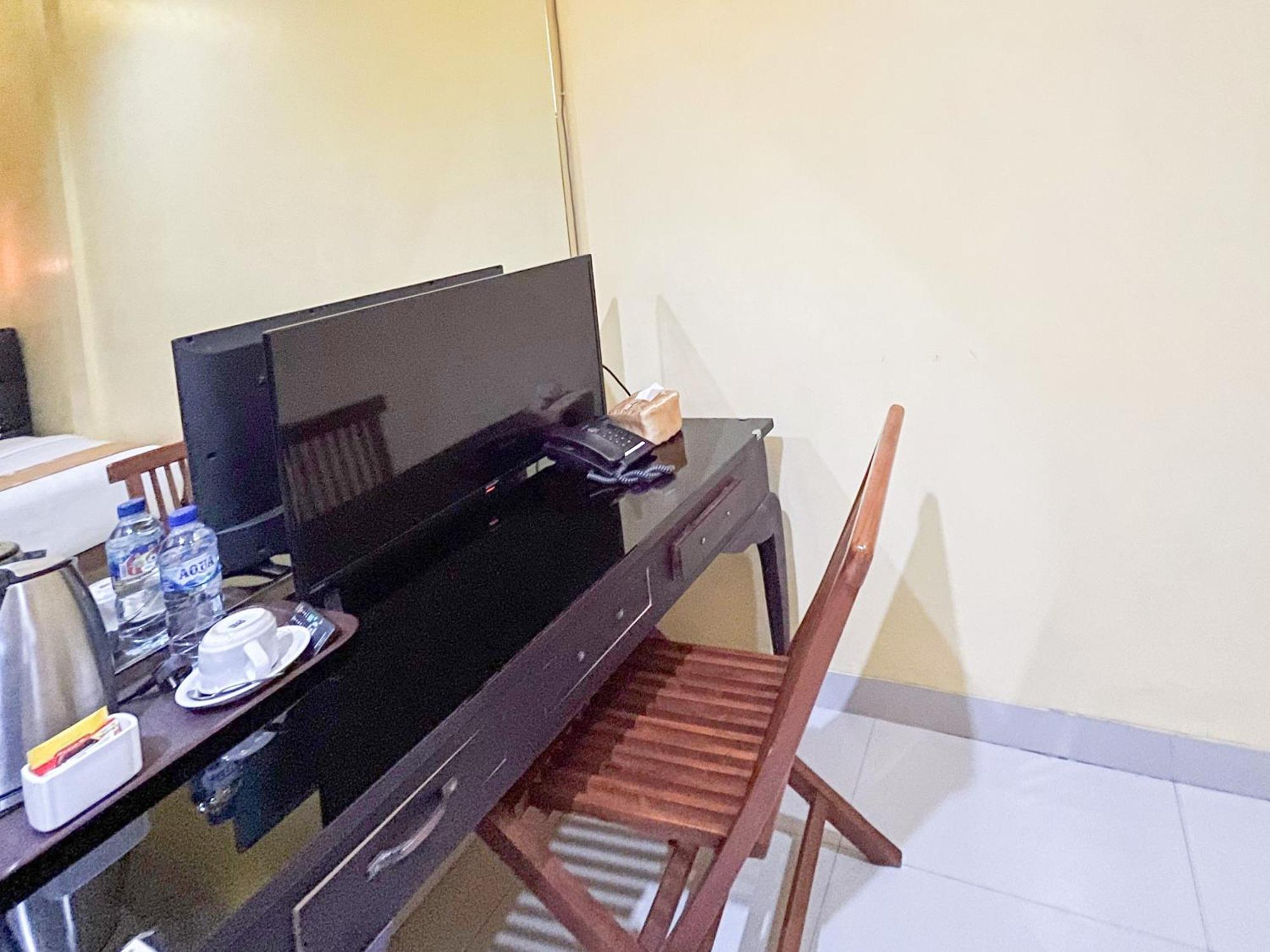 Kartika Hotel Syariah Pacitan Mitra Reddoorz ภายนอก รูปภาพ