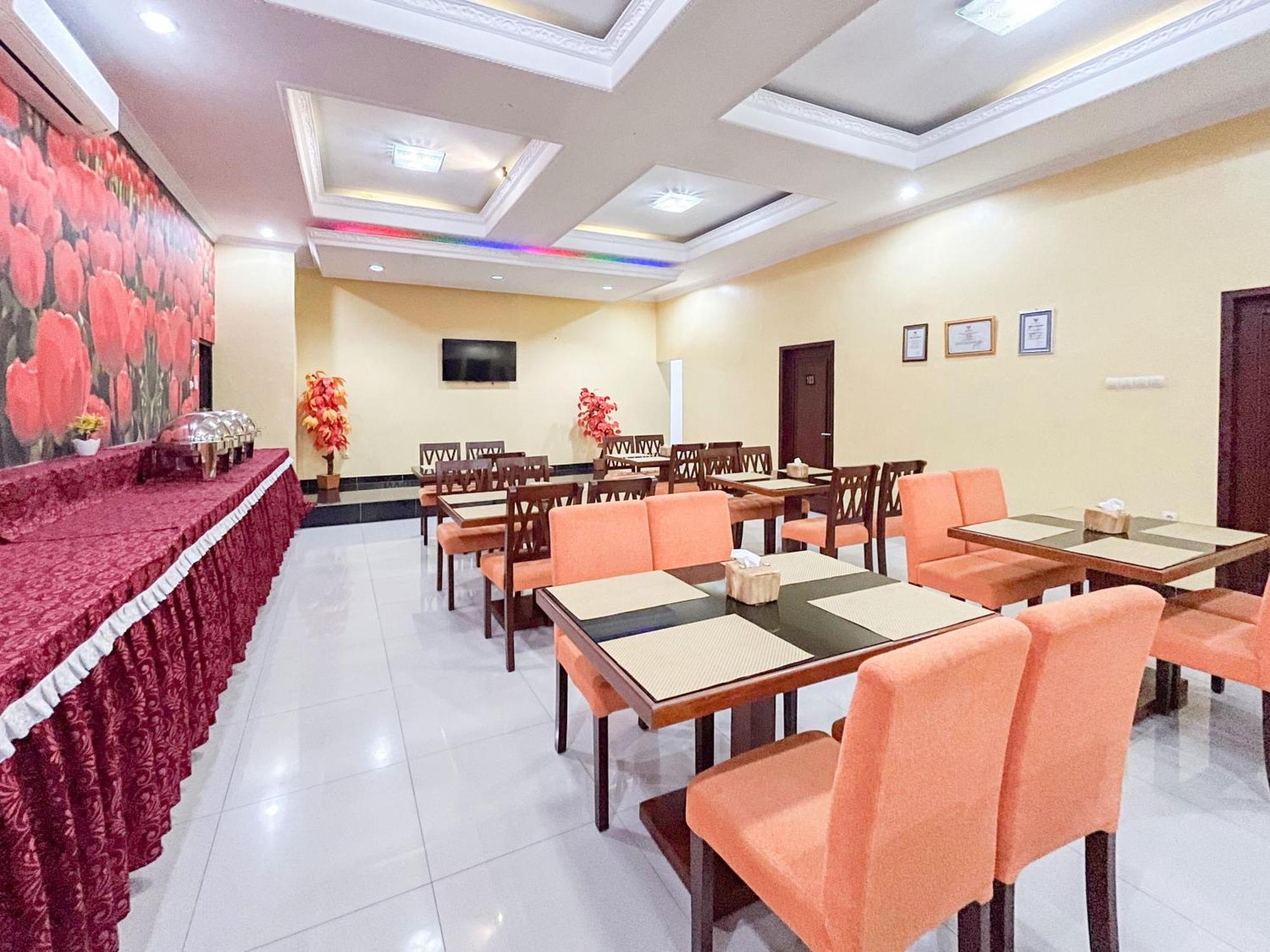 Kartika Hotel Syariah Pacitan Mitra Reddoorz ภายนอก รูปภาพ