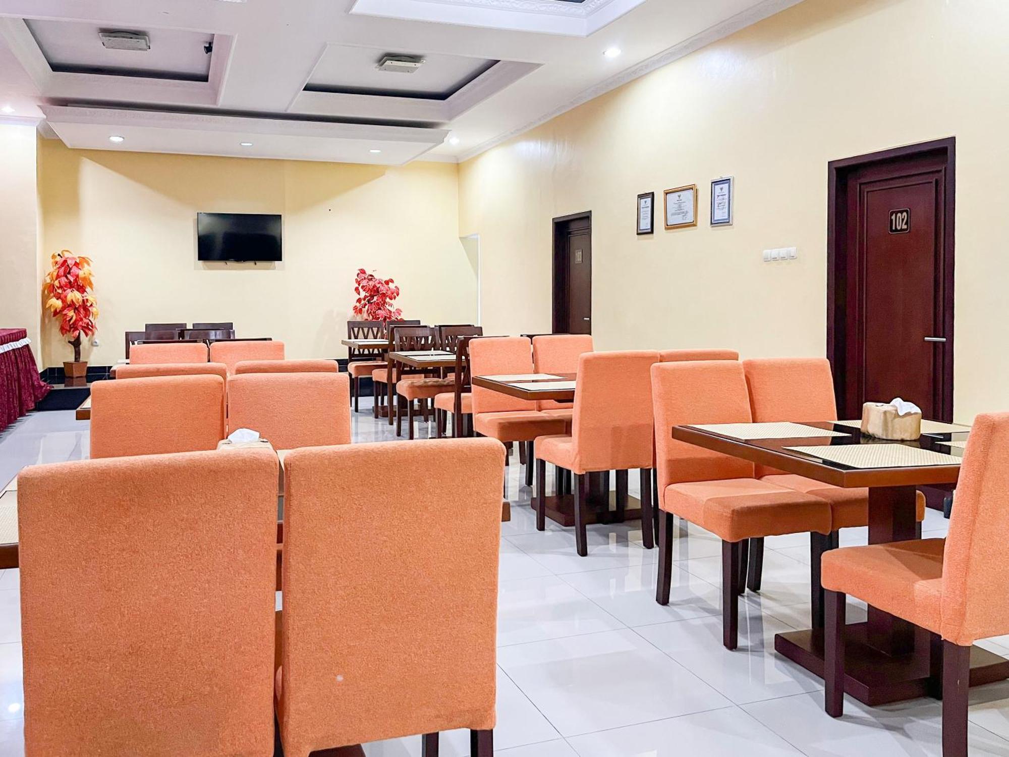 Kartika Hotel Syariah Pacitan Mitra Reddoorz ภายนอก รูปภาพ