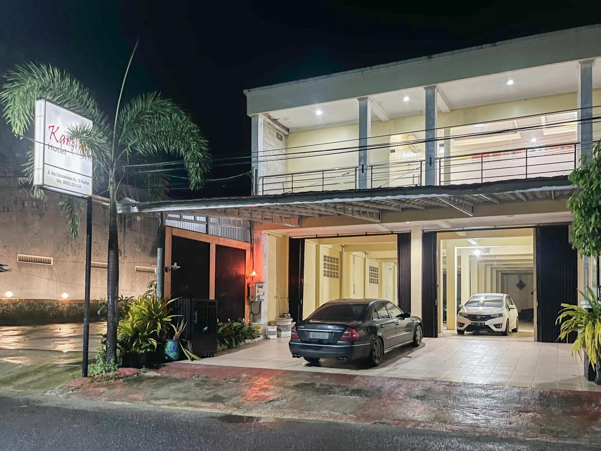 Kartika Hotel Syariah Pacitan Mitra Reddoorz ภายนอก รูปภาพ
