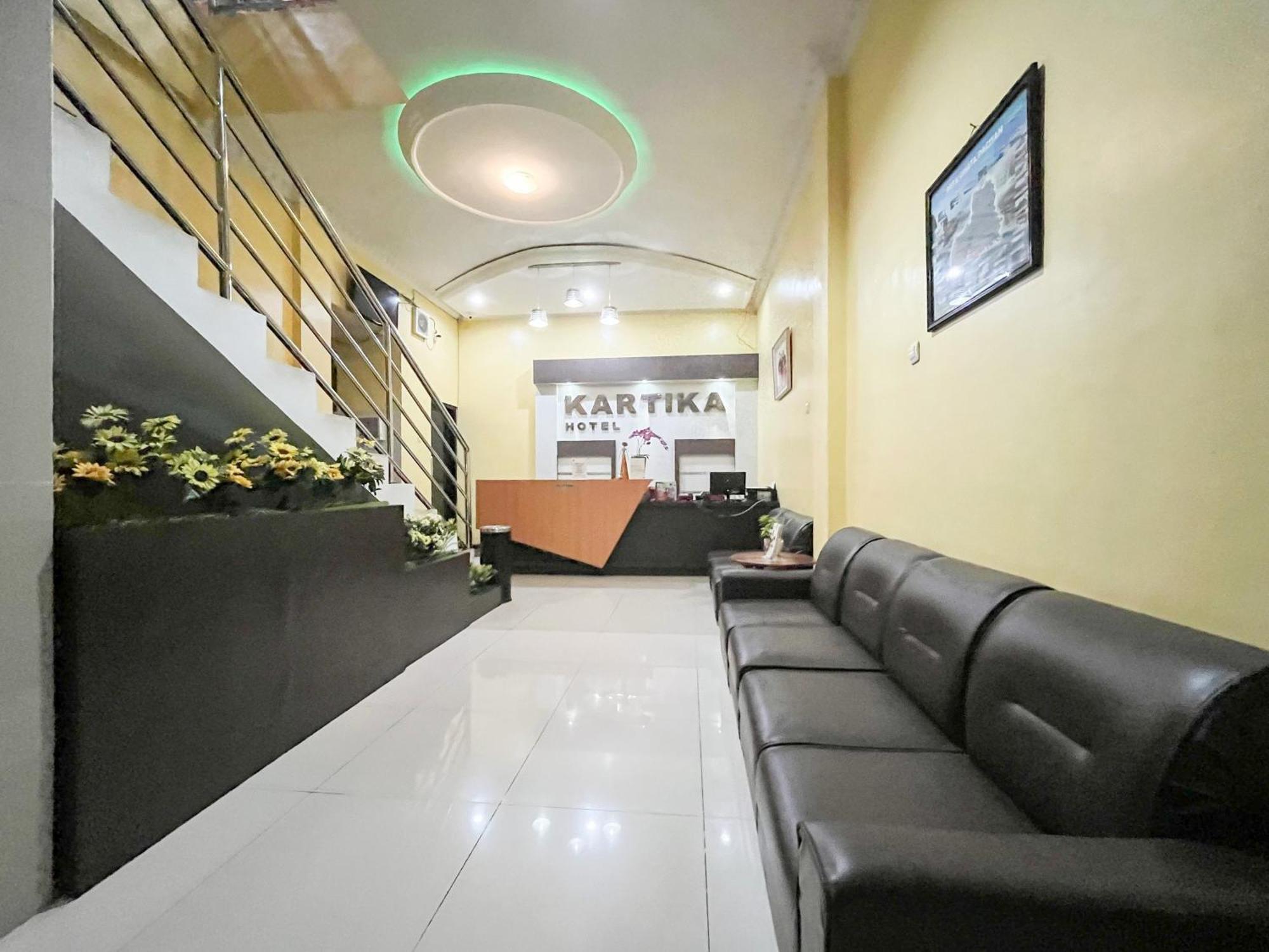 Kartika Hotel Syariah Pacitan Mitra Reddoorz ภายนอก รูปภาพ